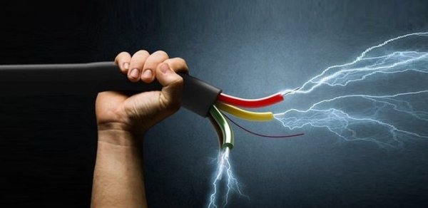 Şəkidə elektrik cəryanının vurduğu kişi yanaraq ölüb