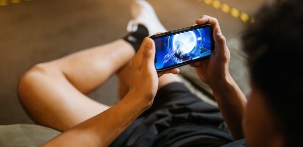 Telefonlar həqiqətən bizi dinləyirmi? - Faktlar və miflər
