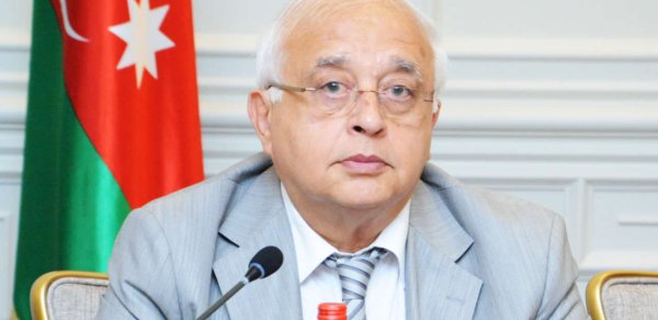 Bakıda küçələrdən birinə Xalq yazıçısı Elçinin adı verildi