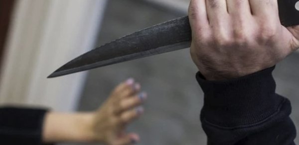 Arvadını bıçaqlayıb özünü öldürdü
