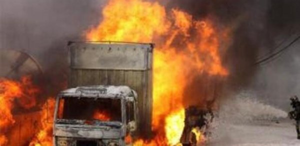 Bakıda yük avtomobili yandı