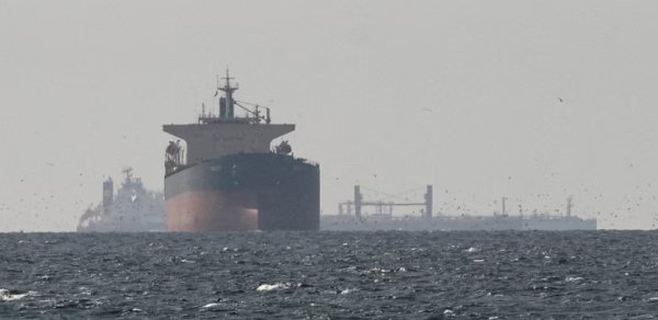 İraq neftini daşıyan tankerlər Hörmüz boğazından keçməyə başlayıb