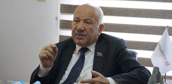 Deputata ağır itki üz verib