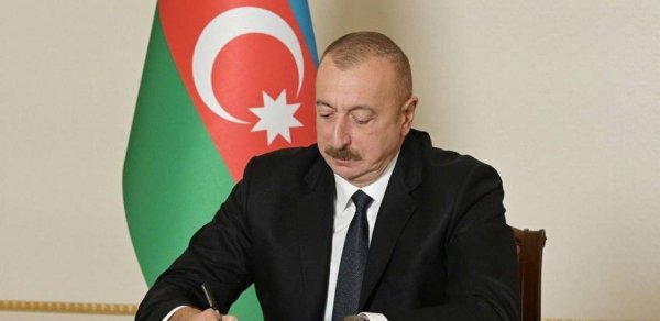 Prezident 2 fərman imzaladı