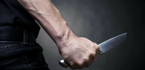 Ağstafada mağaza sahibi müştərini bıçaqladı