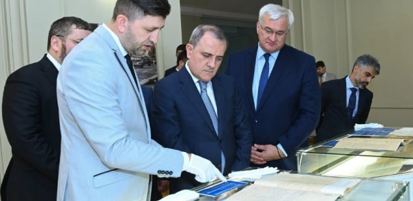 Ceyhun Bayramov Ukrayna XİN-də Azərbaycan və Qafqaza dair arxiv sənədlərlə tanış olub