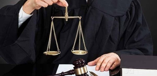 Hansı hallarda vəkil xidmətinin pulunu dövlət ödəyir? – Qanun nə deyir?