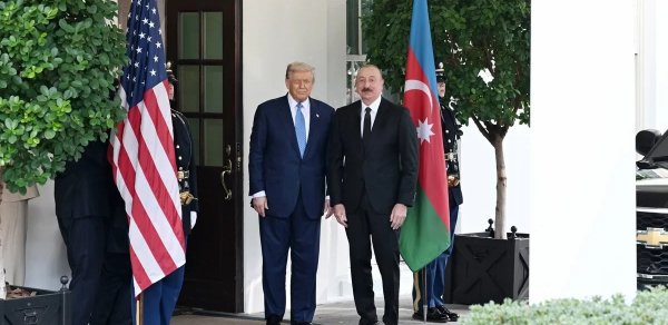 İlham Əliyevlə Donald Tramp arasında telefon danışığı olub