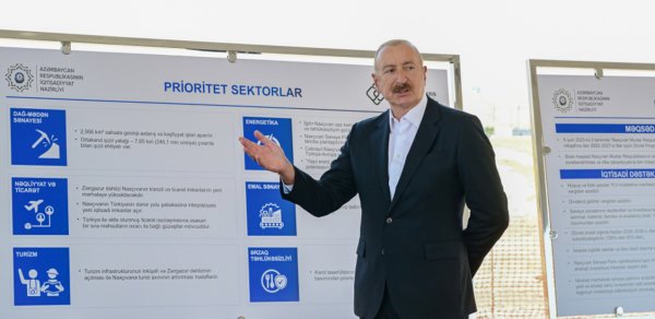 Prezident Naxçıvanda yeni elektrik avtobuslarına baxdı