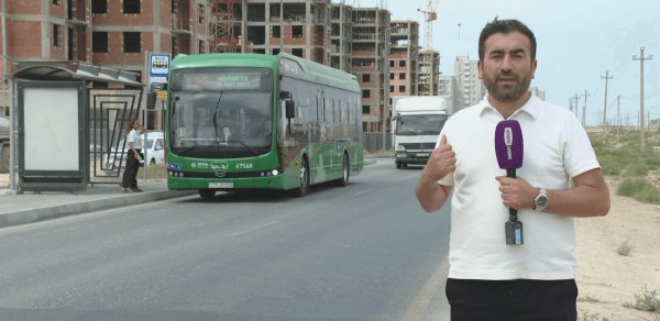 Sürücülər çətin vəziyyətdə: yol dar, hərəkət intensiv - VİDEO