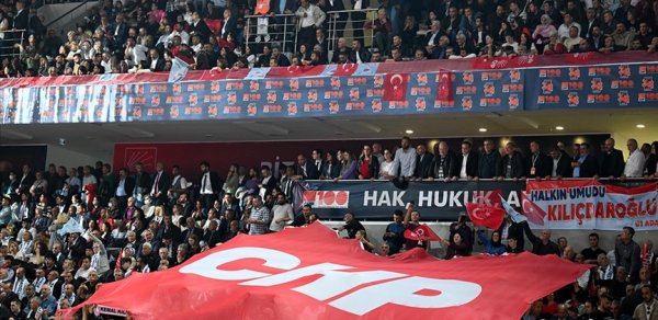 Türkiyənin ana müxalifət partiyası parçalanır? - İstefalar dayanmır