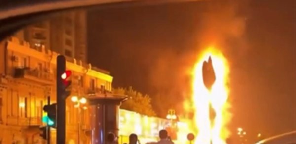 Bakıda sərnişin avtobusu yanır - Video