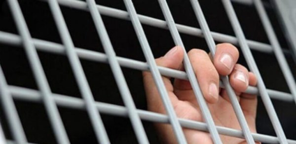 Anası məhbus, özü günahsız: Həbsxanada doğulan uşaqların hansı hüquqları var?