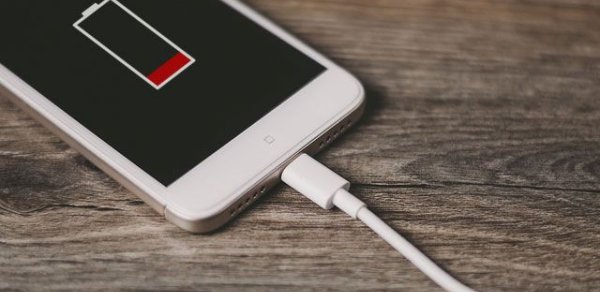 Telefonun batareyası niyə məhz 20%-ə düşəndə bildiriş gəlir?
