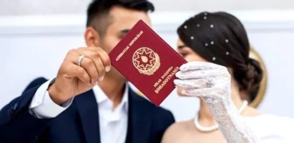Azərbaycanda arvadının soyadını götürən kişilərin sayı açıqlandı