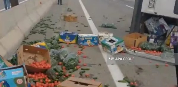 Ucarda yük maşını aşdı