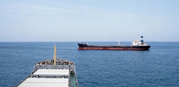 Qara dənizdə neft tankerinə zərbə: Gəmi Rusiya nefti daşıyırmış