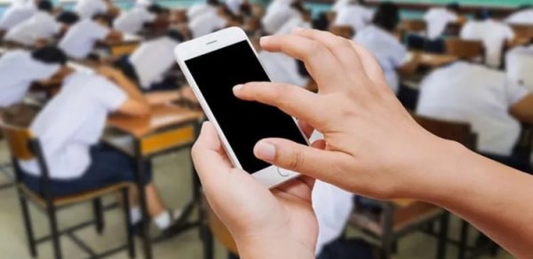 Insanlar niyə telefona səbəbsiz yerə dəfələrlə baxırlar? – Araşdırma