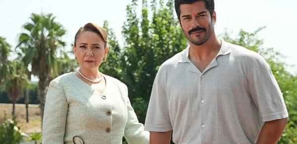 “Ana-oğul” arasındakı 9 yaş fərqi müzakirə yaratdı