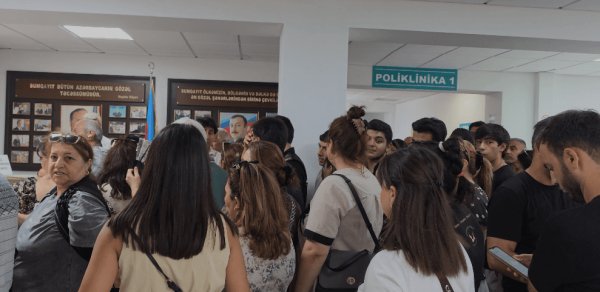 Xəstəxanada izdiham: "Dörd gündür həkim qəbuluna düşə bilmirəm" - VİDEO
