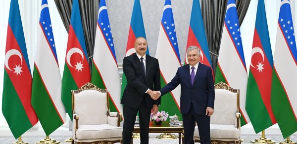 İlham Əliyev Şavkat Mirziyoyevi Azərbaycana səfərə dəvət edib