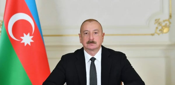 İlham Əliyev Kasım-Jomart Tokayevi təbrik edib