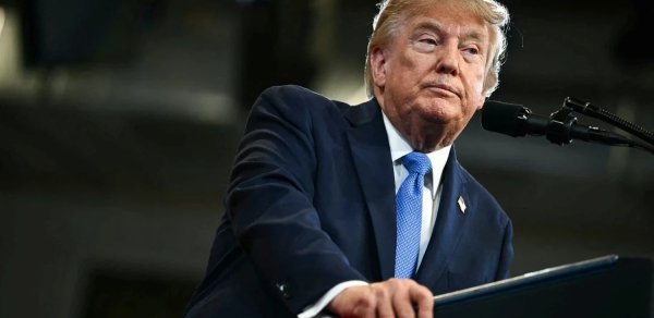 Donald Tramp: “İran tamamilə çökür”
