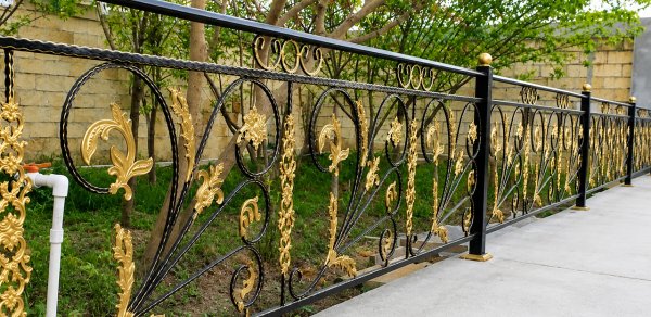 8 yaşlı uşaq “reşotka”nın arasında boğulub öldü