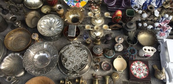 İnsanlar niyə istifadə etmədiyi əşyaları illərlə saxlayır? – Psixoloji səbəblər