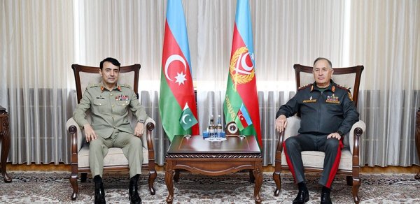 Baş Qərargah rəisi Kərim Vəliyev Pakistan nümayəndə heyəti ilə görüşüb
