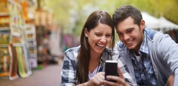 Sosial şəbəkələrdə tanışlıq normaldırmı? – Münasibətlər nə qədər uğurlu olur?