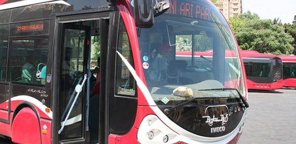 Avtobusda sərnişinləri bezdirən davranışlar: Ən çox edilən 10 səhv
