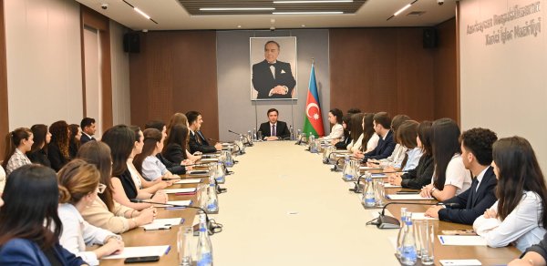 Yalçın Rəfiyev “Maarifçi” proqramının iştirakçıları ilə görüşdü