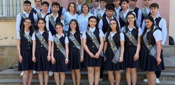 Sumqayıtda bir sinifdən 20 məzunun hamısı tələbə adını qazandı