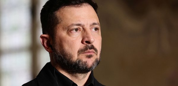 Zelenski İlon Maskı təltif etdi