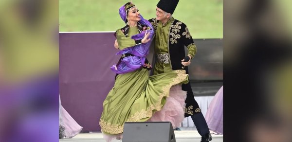 Polad Bülbüloğlunun yeni həyat yoldaşı tanınmış rəqqasə imiş - FOTOLAR