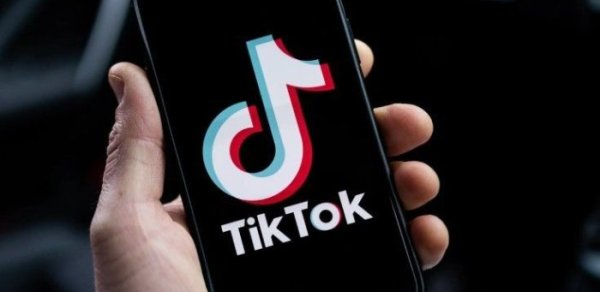 Tiktokda söyüş söyən tələbə qız saxlanıldı