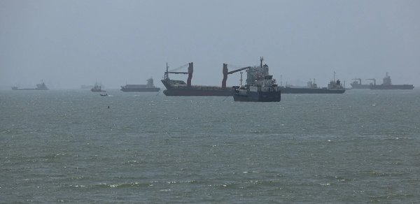 Hörmüz boğazında tankerə hücum edilib