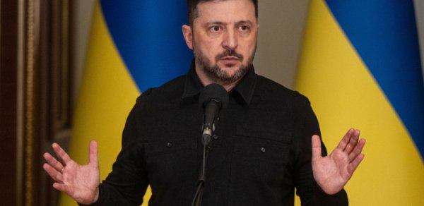 Ukraynadan Rusiyanın neft zavoduna zərbə - Zelenski açıqladı 