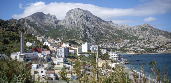 70 min miqrantdan sonra yeni böhran: Mərakeş İspaniyanın şəhərlərinə iddia edir