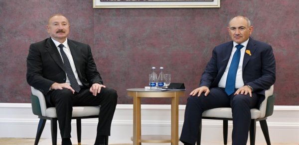 İlham Əliyevlə Nikol Paşinyan arasında görüş keçirilir - FOTOLAR