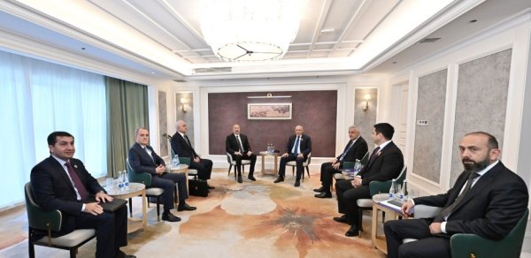 İlham Əliyevin sosial media hesablarında Nikol Paşinyanla görüşünə dair paylaşım edilib