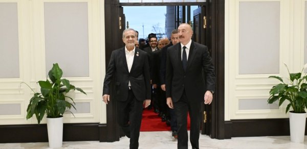 Azərbaycan və İran prezidentlərinin görüşü keçirilir - FOTOLAR