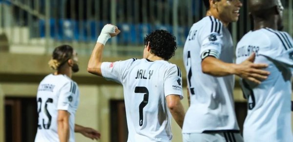 Premyer Liqa: "Qarabağ" 10 nəfərlə "Sumqayıt"a qalib gəldi