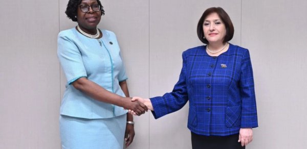 Sahibə Qafarova Mozambikin Baş naziri ilə görüşdü
