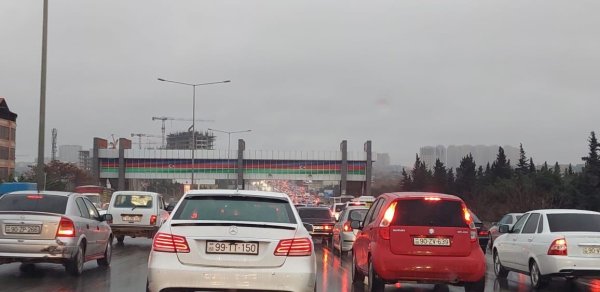 Yağışlı günlər başlayır: Sürücülərə avtomobillərlə bağlı vacib xəbərdarlıq