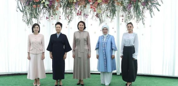 Beş ölkənin birinci xanımı bir araya gəldi - FOTOLAR