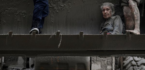Nepalda sel fəlakəti: Ölənlərin sayı artdı