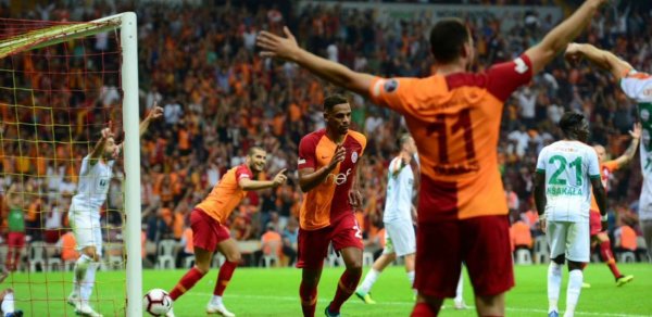 Azərbaycanlı futbolçu “Qalatasaray”da