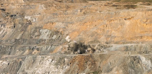 “AzerGold” Söyüdlü (Zod) qızıl yatağında ilk qazma-partlayış əməliyyatını həyata keçirdi - FOTOLAR